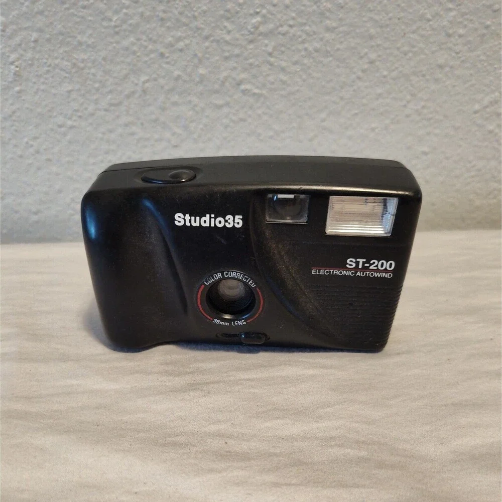 Studio 35 ST-200 Point & Shoot Reusable Camera w/Flash Black For Parts No Test